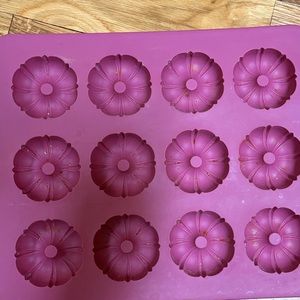 Chicago Metallic Silicone Bundtlette Cake Pan